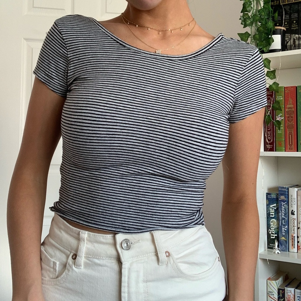 Striped open back fitted tee